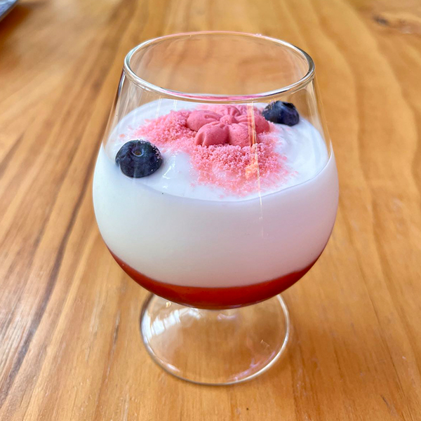 Yogur con sirope fresa
