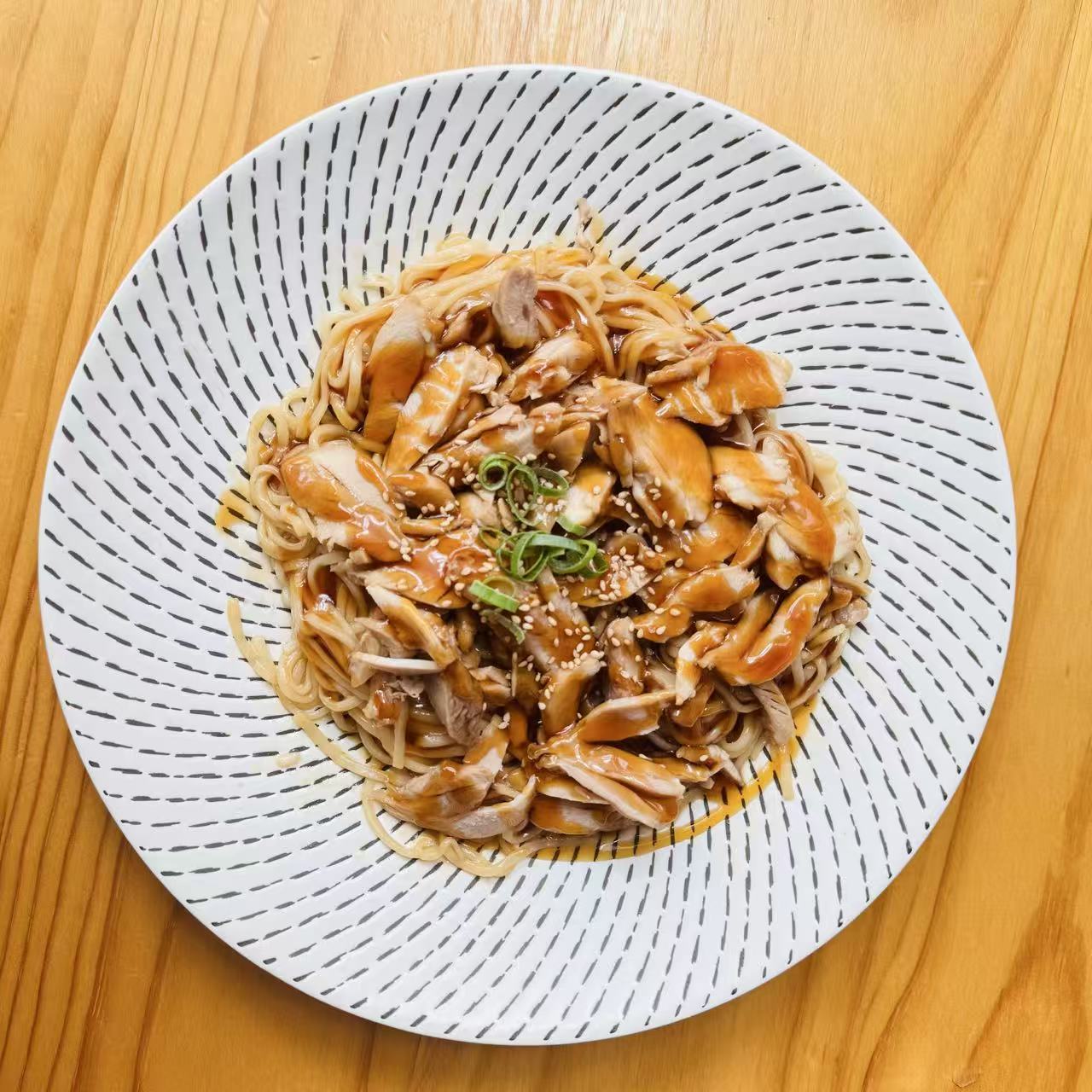 Mazemen salsa teriyaki con pollo